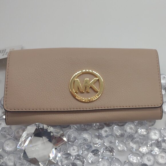 Michael Kors Carryall Fulton Wallet - Picture 7 of 8